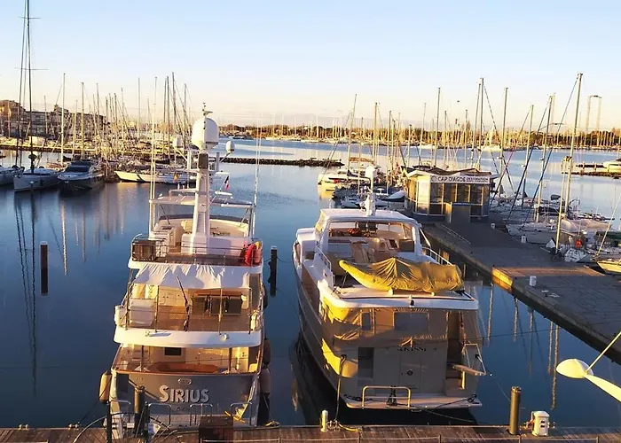 Апартаменты Grand Vue Panoramique Sur Le Port, Parking Prive Агд